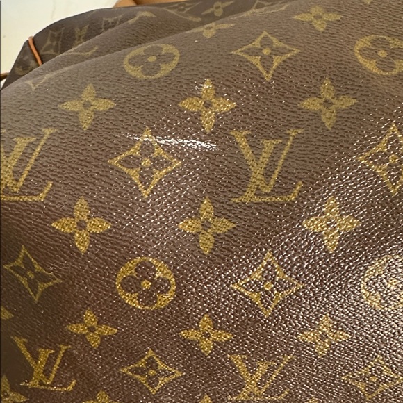 Louis Vuitton Monogram Speedy 45 Travel Bag 
Date Code SD
16” x 11” x 8” - Picture 12 of 15
